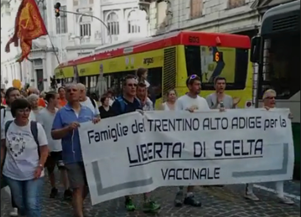 Italská Padova - demonstrace proti povinnému očkování - 9 červen 2018